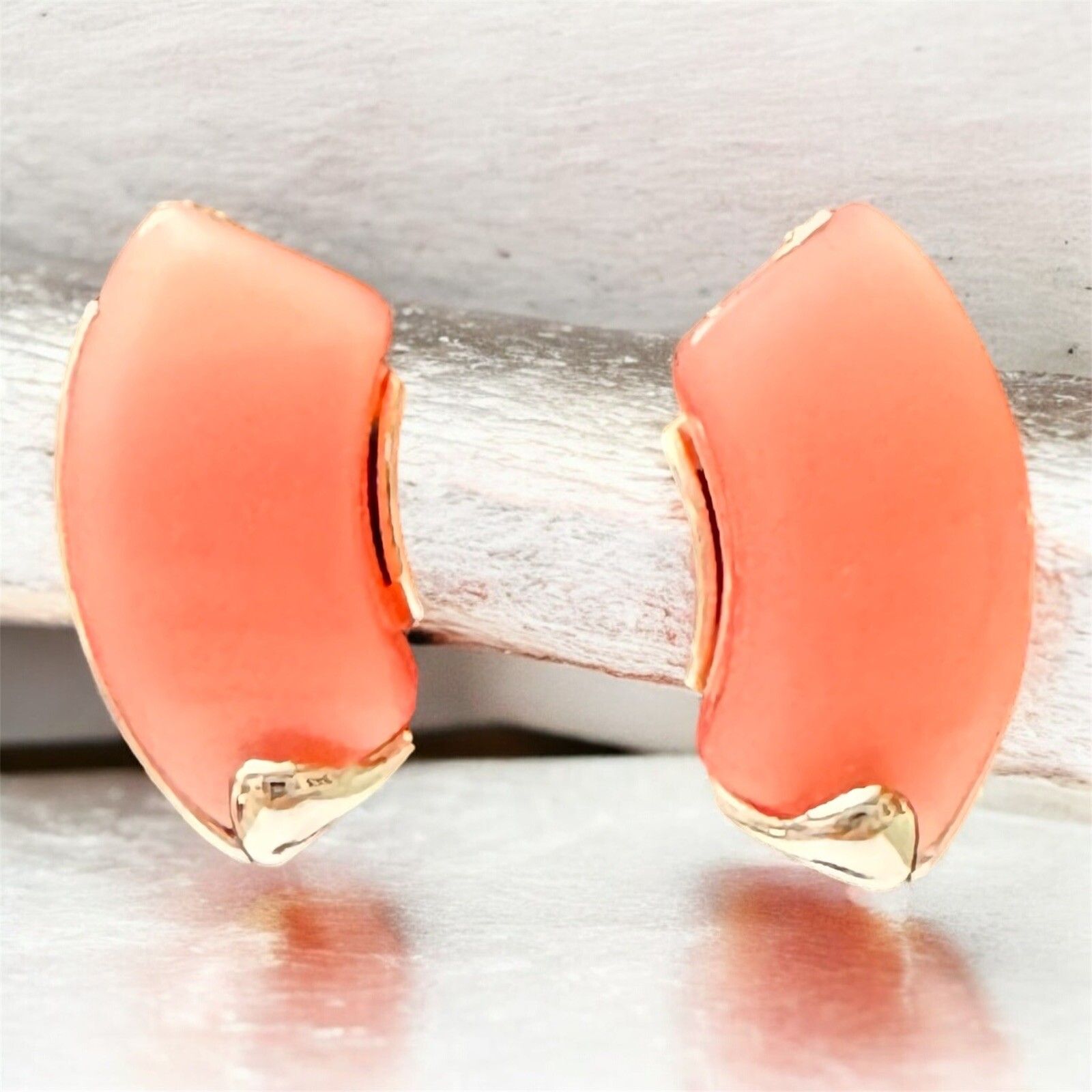 Vintage Coral Lucite Screw Back Earrings Gold Tone Accents Retro Mod ( Star)